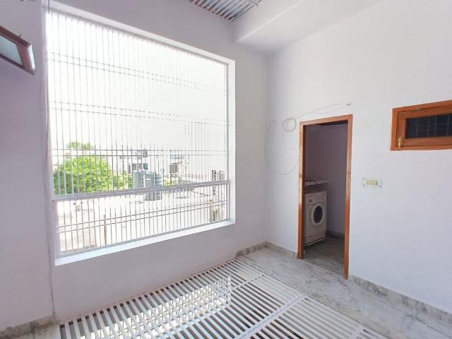 Rental | 2 BHK 2200 Sq.Ft. Independent House in Vineet Khand 6