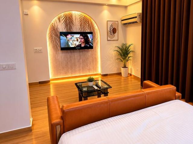 Rental | 2 BHK 2500 Sq.Ft. Apartment in Experion Capital