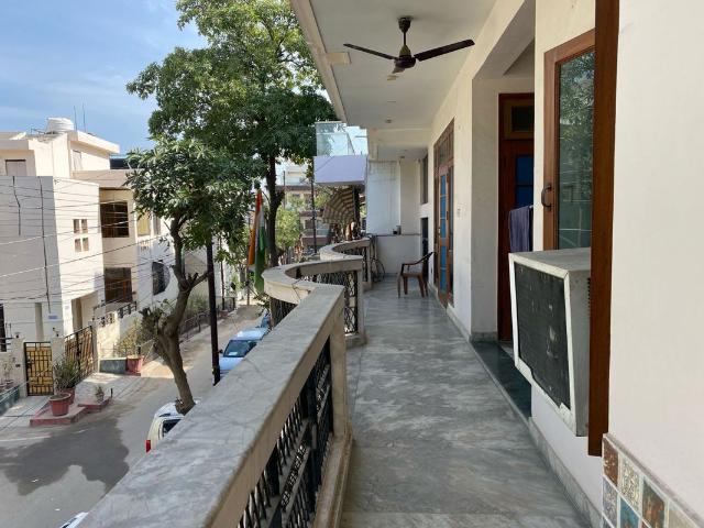 Rental | 2 BHK 250 Sq.Ft. Apartment in Ansal Plaza Sector 23