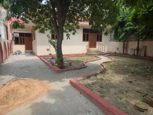 Rental | 2 BHK + 3000 Sq.Ft. Villa in Sector 44