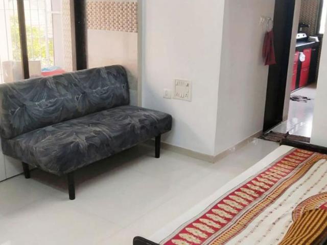 Rental | 2 BHK 600 Sq.Ft. Apartment in Vaibhav CHS Goregaon