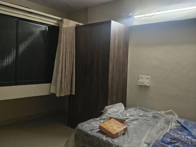 Rental | 2 BHK + 600 Sq.Ft. Apartment in Kajolkar Building
