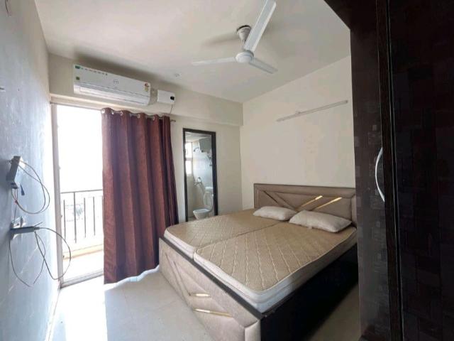 Rental | 2 BHK 610 Sq.Ft. Apartment in Signature The Serenas