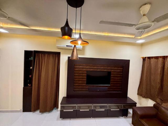 Rental | 2 BHK + 651 Sq.Ft. Apartment in Lalani Grandeur