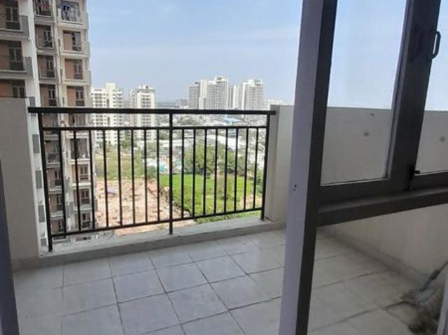 Rental | 2 BHK + 671 Sq.Ft. Apartment in Pareena Om Apartments
