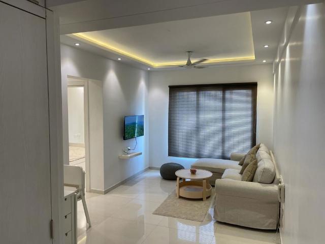 Rental | 2 BHK 690 Sq.Ft. Apartment in Rustomjee Urbania Azziano
