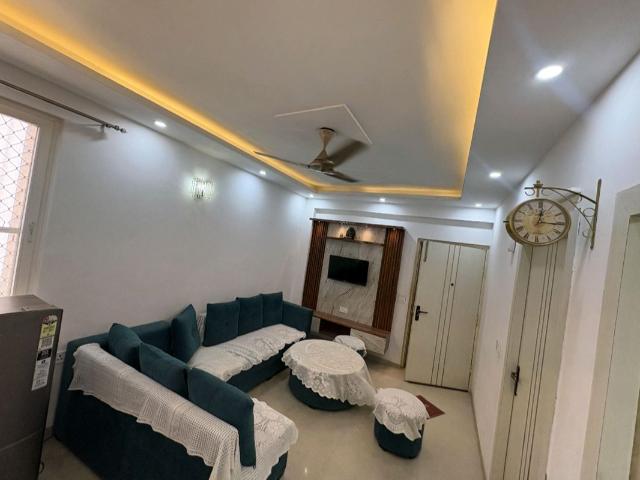 Rental | 2 BHK 690 Sq.Ft. Apartment in Shree Vardhman Green Court