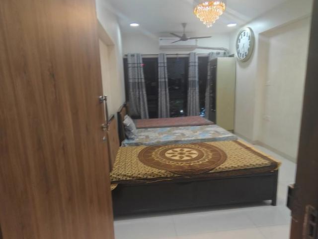 Rental | 2 BHK 700 Sq.Ft. Apartment in Vasant Valley Complex