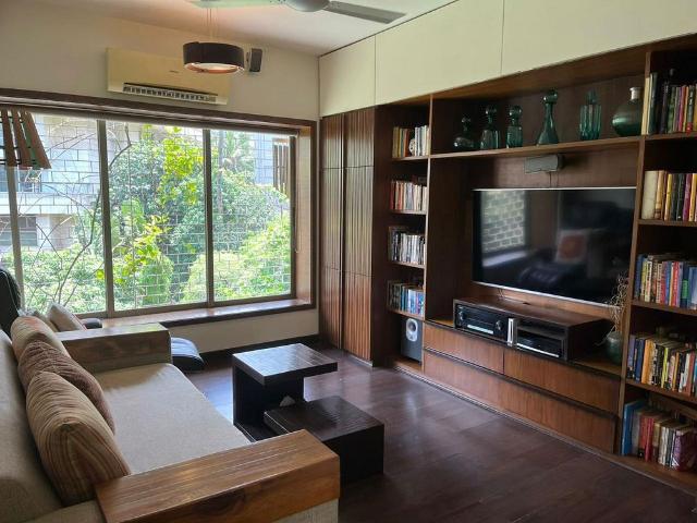 Rental | 2 BHK + 700 Sq.Ft. Apartment in Bandra West
