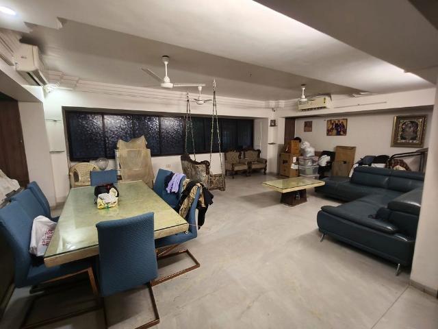 Rental | 2 BHK + 700 Sq.Ft. Apartment in Bandra West