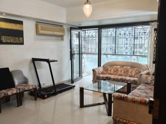 Rental | 2 BHK + 700 Sq.Ft. Apartment in Bandra West