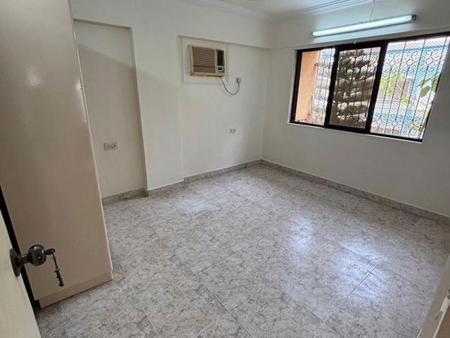 Rental | 2 BHK + 700 Sq.Ft. Apartment in Bandra West