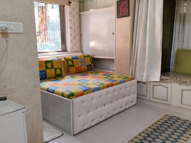Rental | 2 BHK + 700 Sq.Ft. Apartment in Bandra West