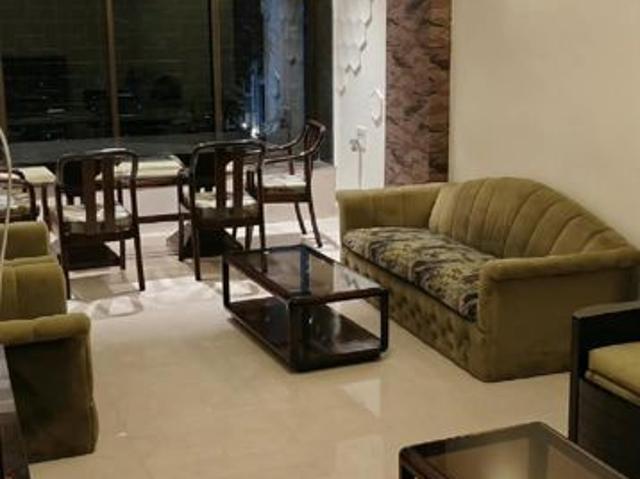Rental | 2 BHK + 700 Sq.Ft. Apartment in Bandra West