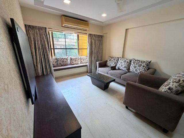 Rental | 2 BHK + 700 Sq.Ft. Apartment in Bandra West