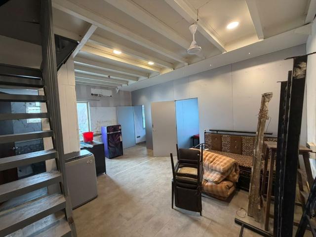 Rental | 2 BHK 700 Sq.Ft. Apartment in Colaba