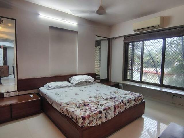 Rental | 2 BHK 700 Sq.Ft. Apartment in Juhu