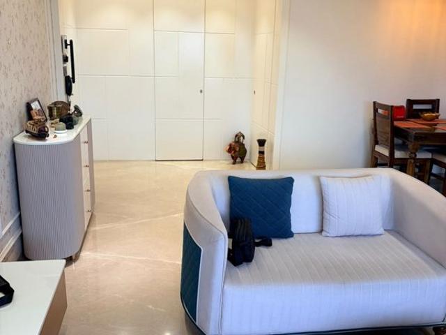 Rental | 2 BHK + 700 Sq.Ft. Apartment in Khar West