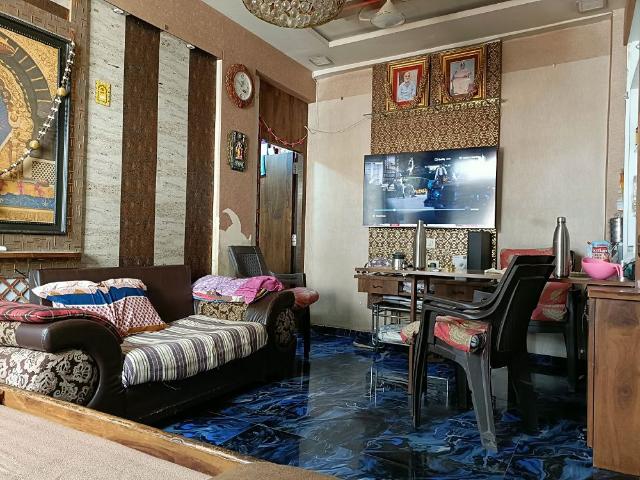 Rental | 2 BHK + 700 Sq.Ft. Apartment in Khar West