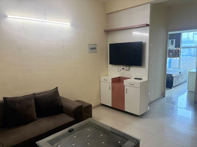 Rental | 2 BHK 700 Sq.Ft. Apartment in Pyramid Urban Homes 3