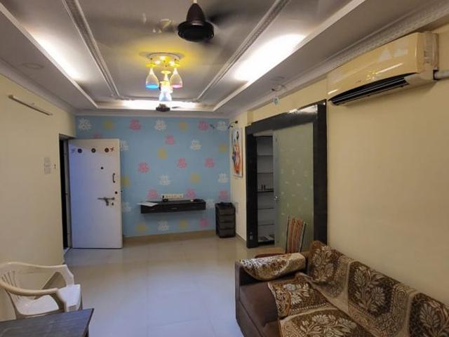 Rental | 2 BHK 700 Sq.Ft. Apartment in Reliable Vasundhara CHS