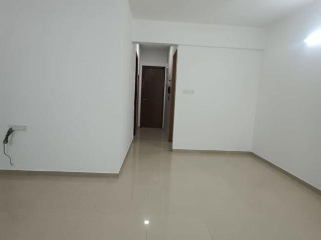 Rental | 2 BHK 700 Sq.Ft. Apartment in Rustomjee Riviera