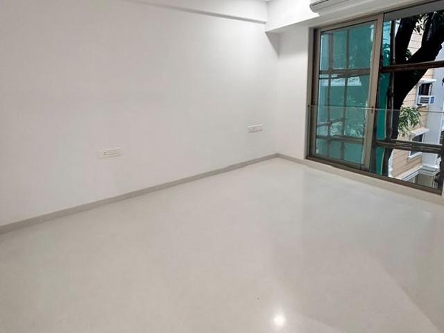 Rental | 2 BHK + 700 Sq.Ft. Apartment in Santacruz West