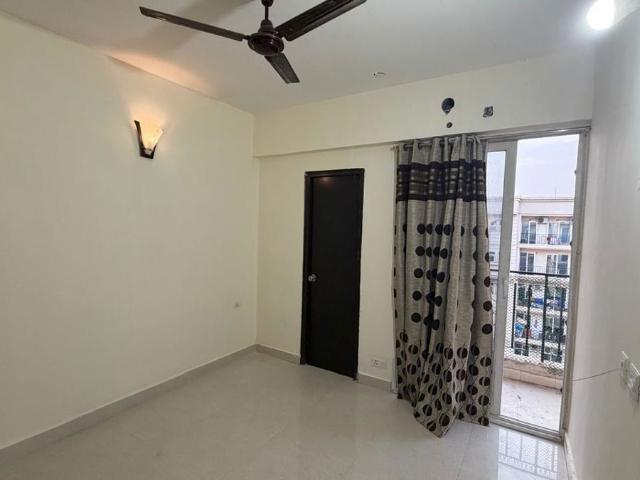 Rental | 2 BHK + 724 Sq.Ft. Apartment in Signature The Serenas