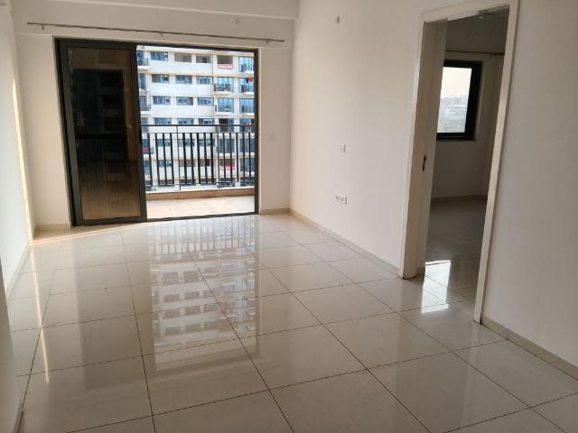 Rental | 2 BHK 720 Sq.Ft. Apartment in Amanora Gold Towers
