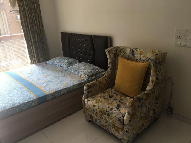 Rental | 2 BHK 720 Sq.Ft. Apartment in Khar West