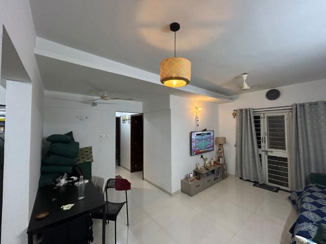 Rental | 2 BHK 750 Sq.Ft. Apartment in Aaiji Pink City