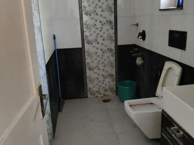Rental | 2 BHK 750 Sq.Ft. Apartment in Arun Vihar Sector 37