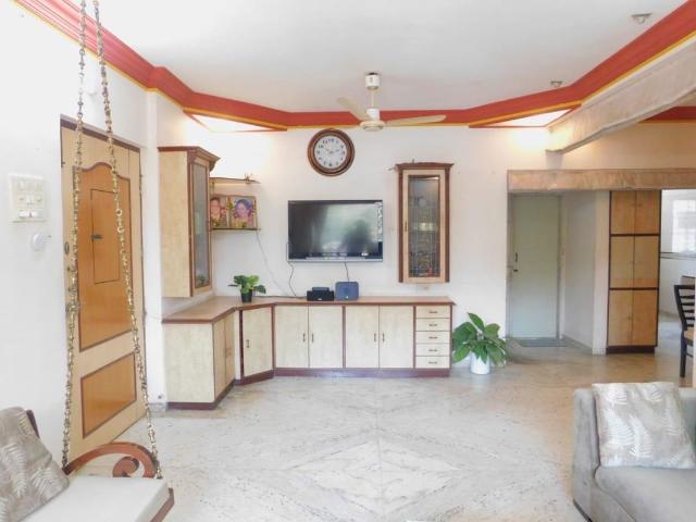 Rental | 2 BHK 750 Sq.Ft. Apartment in Irla