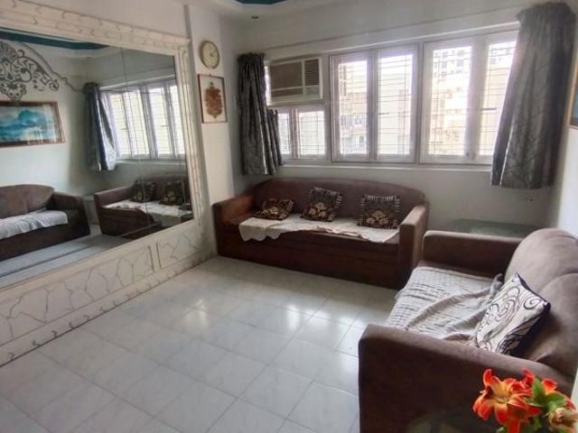 Rental | 2 BHK 750 Sq.Ft. Apartment in Lokhandwala Complex