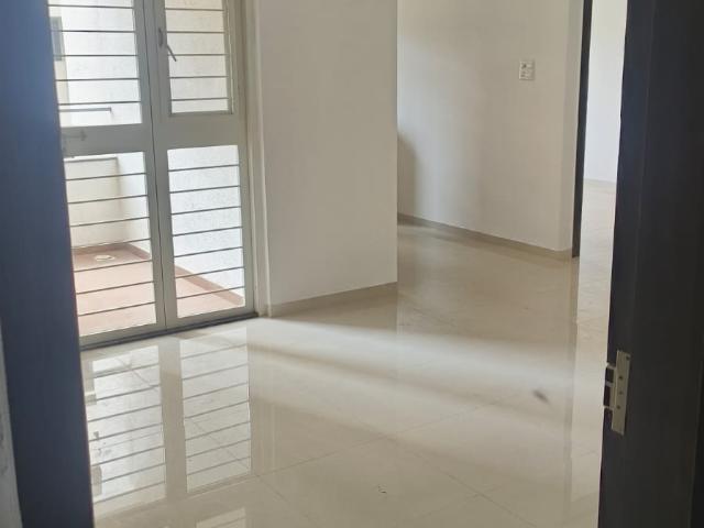 Rental | 2 BHK 750 Sq.Ft. Apartment in Royal Ishana
