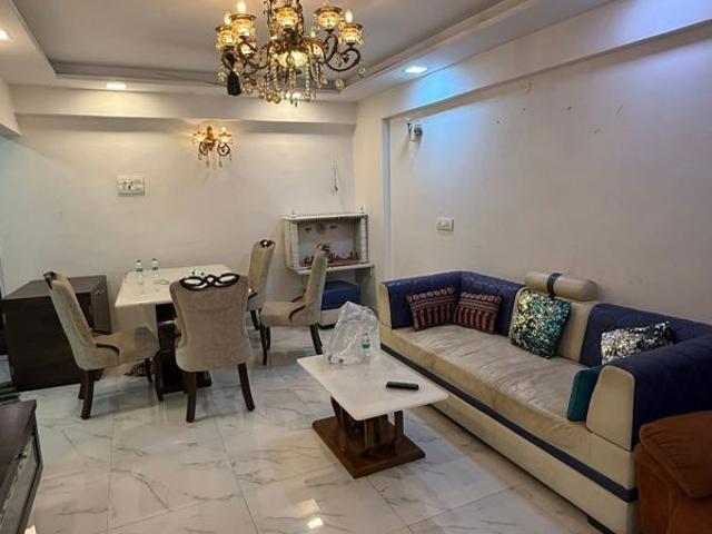 Rental | 2 BHK 752 Sq.Ft. Apartment in Lokhandwala