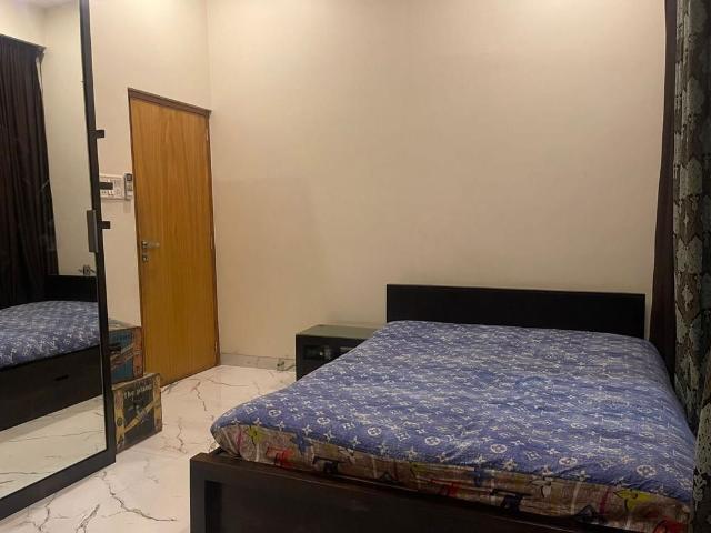 Rental | 2 BHK 760 Sq.Ft. Apartment in Khar West