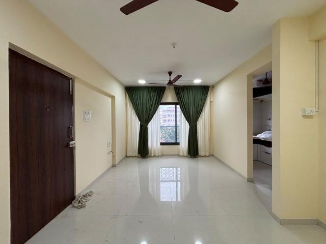 Rental | 2 BHK + 780 Sq.Ft. Apartment in Parivar CHS Santacruz West