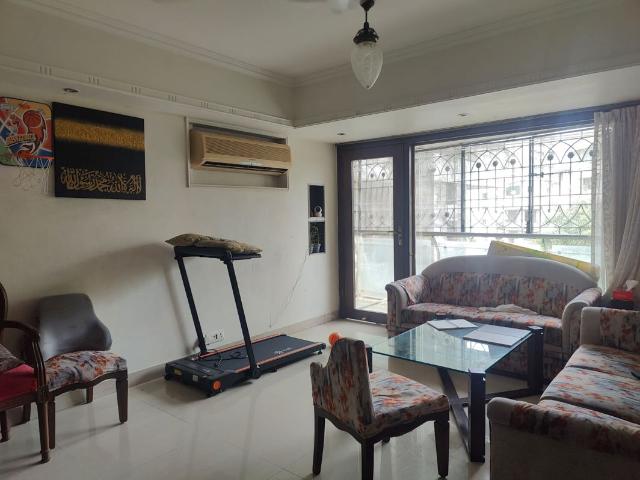 Rental | 2 BHK 800 Sq.Ft. Apartment in Bandra West