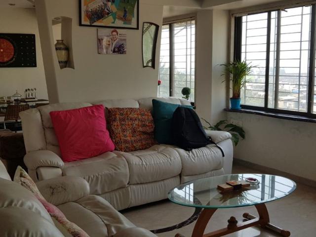 Rental | 2 BHK 800 Sq.Ft. Apartment in Ekta Heights Khar West