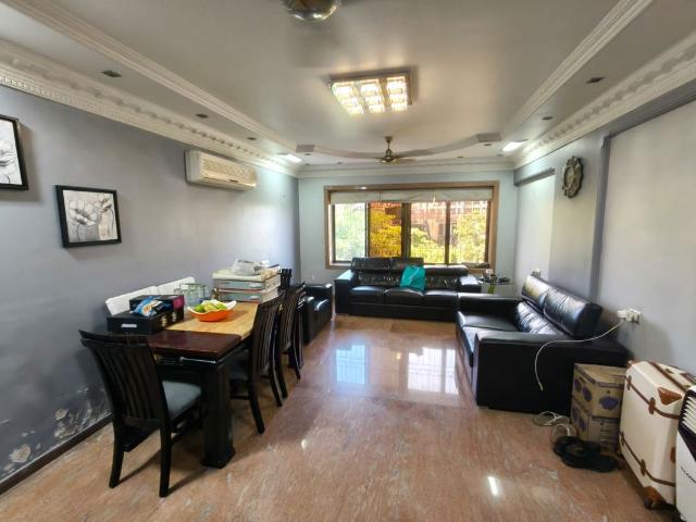 Rental | 2 BHK 800 Sq.Ft. Apartment in Golden Square