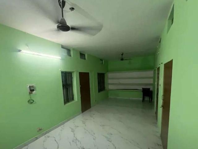 Rental | 2 BHK 800 Sq.Ft. Apartment in Hazratganj