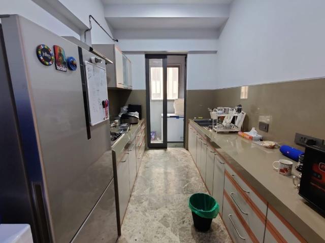 Rental | 2 BHK 800 Sq.Ft. Apartment in Kaveri CHS Santacruz