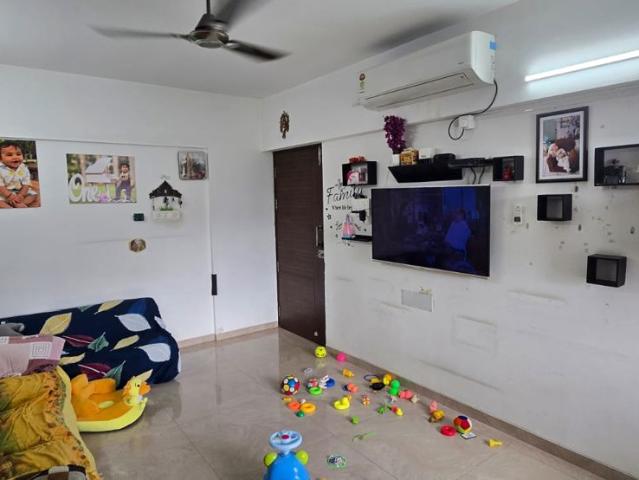Rental | 2 BHK 800 Sq.Ft. Apartment in Magarpatta City Iris