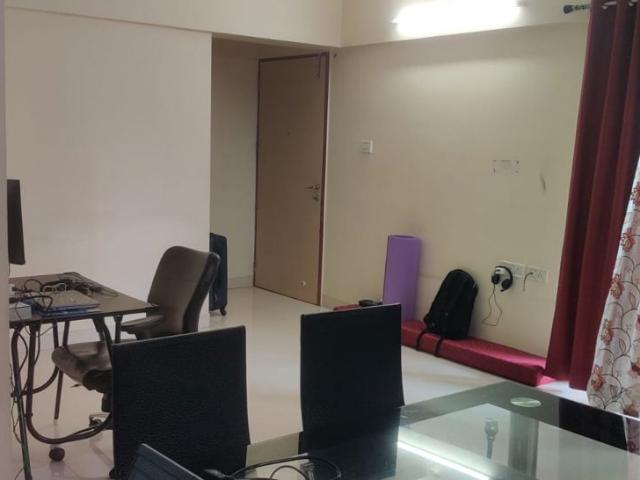 Rental | 2 BHK 800 Sq.Ft. Apartment in Magarpatta Sylvania