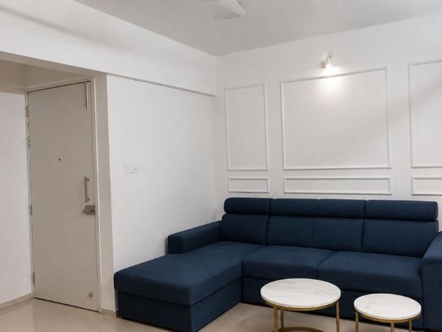 Rental | 2 BHK 800 Sq.Ft. Apartment in Palladium Homes