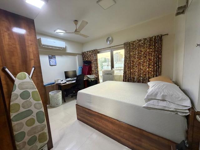 Rental | 2 BHK 800 Sq.Ft. Apartment in Santacruz West
