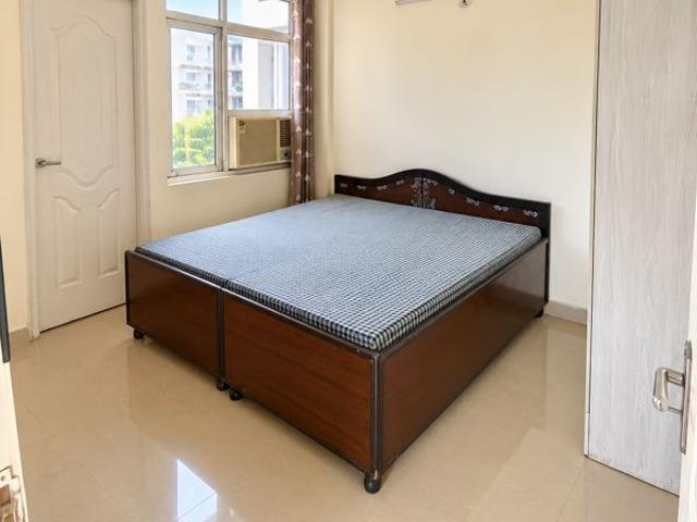 Rental | 2 BHK 800 Sq.Ft. Apartment in Shree Vardhman Mantra