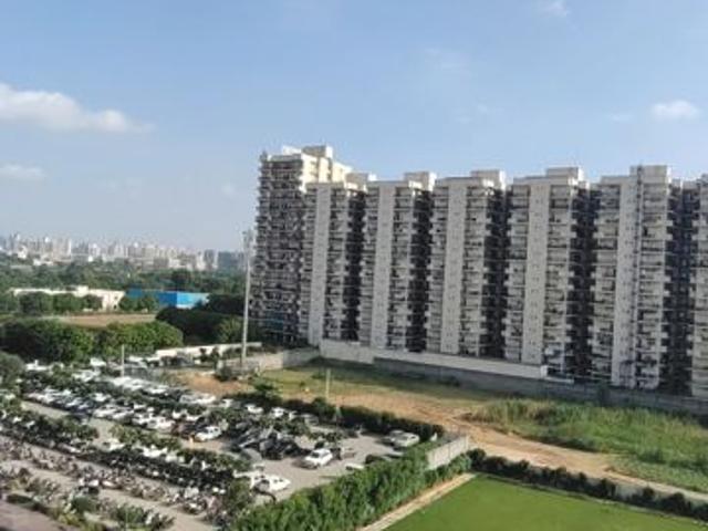 Rental | 2 BHK 800 Sq.Ft. Apartment in Signature Global The Roselia