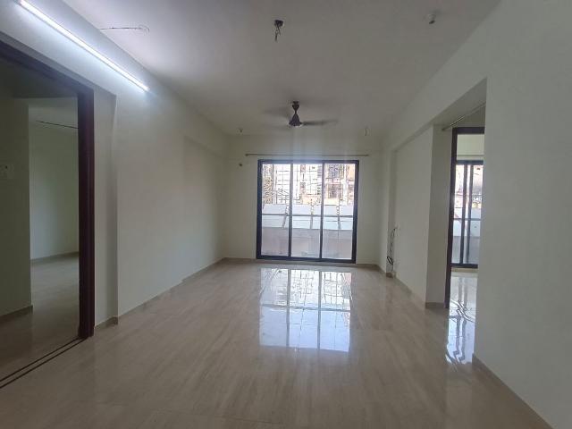 Rental | 2 BHK 800 Sq.Ft. Apartment in Swastik Solitaire